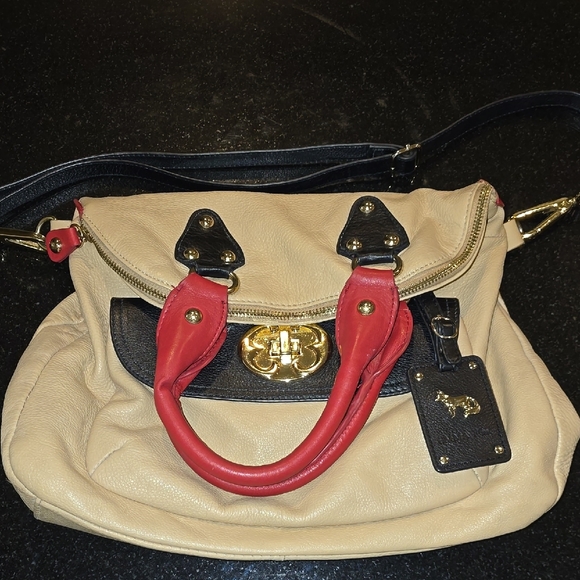 Chic Tan and Red Shoulder Bag with Black Accents - Picture 10 of 10